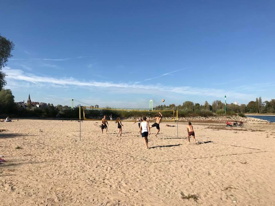 Top Aktivitäten in Köln im Sommer | Rodenkirchener Riviera | Mr. Köln | Foto: Rodenkirchen Beach Kölsche Riviera Top Aktivitäten in Köln im Sommer | Rodenkirchener Riviera | Mr. Köln | Foto: Rodenkirchen Beach Kölsche Riviera
